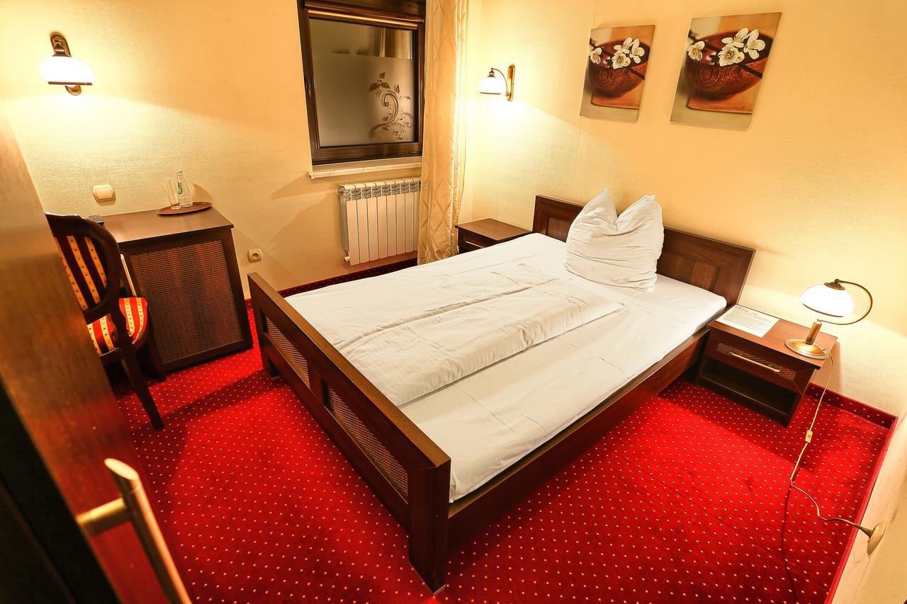 Hotel Zodiak Radomsko Exterior photo