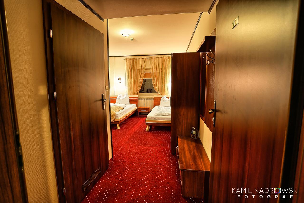 Hotel Zodiak Radomsko Exterior photo